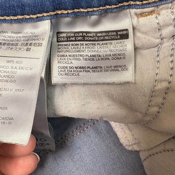 Womens Levi's denim jeans, light blue, super skinny, size 4, 710 - Picture 4 of 13